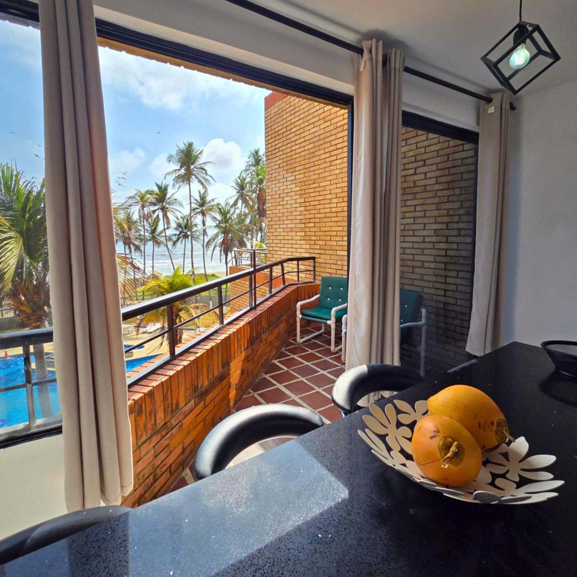 Tucacas, Frente Al Mar, Balcon, Piscina Y Playa Privada Apartment Exterior photo